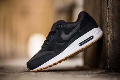 nike air max 1 zwart goud|goat air max 1 black gum.